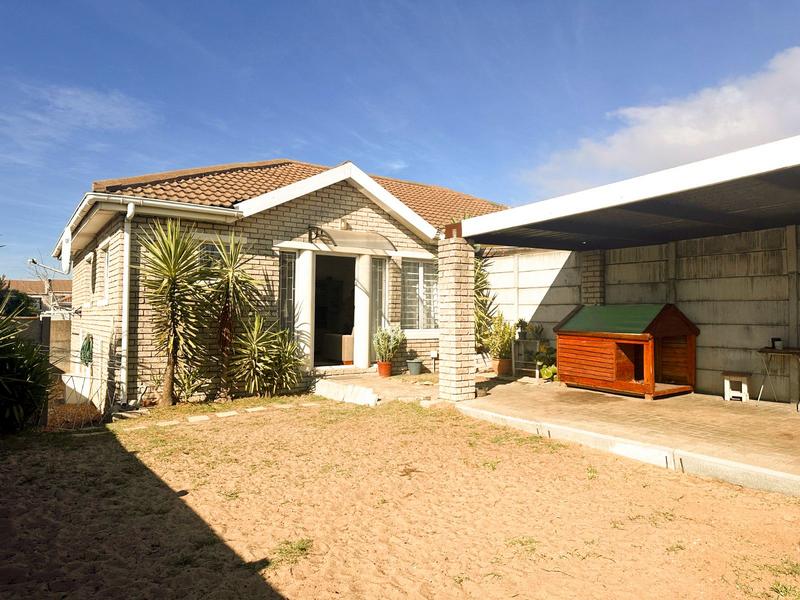 2 Bedroom Property for Sale in Oakglen Western Cape